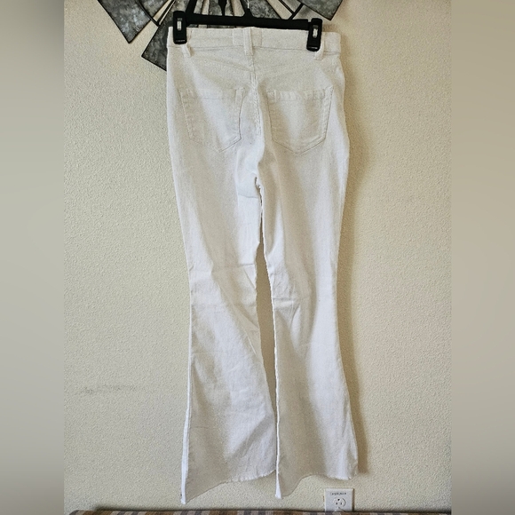 RefugeWomen's Denim White Flared High Rise Casual chic Jeans Size 3.. - Picture 8 of 12
